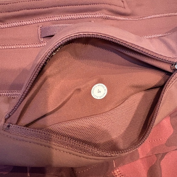 lululemon speed up shorts size 4 reddish pink camo pattern like new never worn - Picture 6 of 7